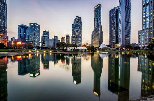 爱上海：Street Bands and the Night's Wild Dance Party