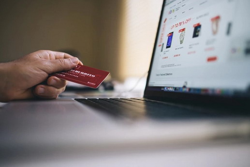 爱上海：Words to describe the neon light night view