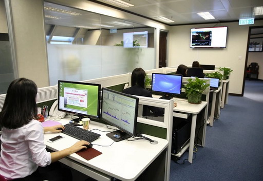 爱上海：Words to describe the neon light night view