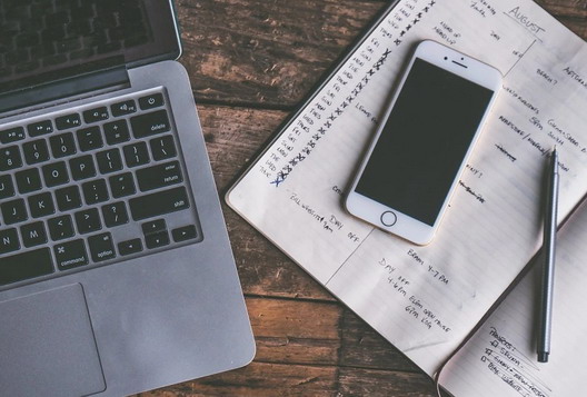 爱上海：Words to describe the neon light night view