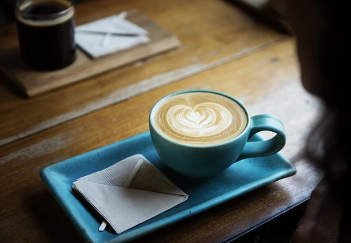 爱上海：Words to describe the neon light night view