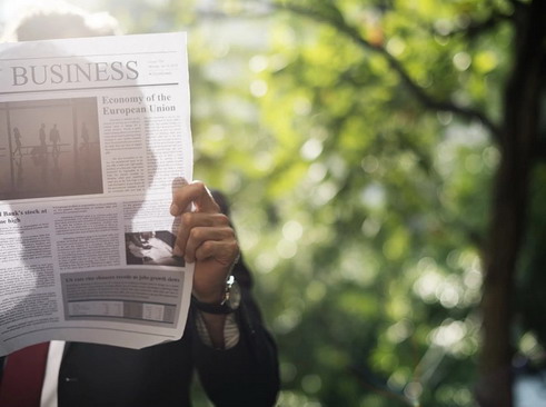 爱上海：Words to describe the neon light night view